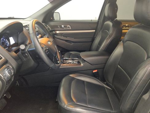 Used 2019 Ford Explorer XLT w/ Equipment Group 202A AWD/4WD image 17