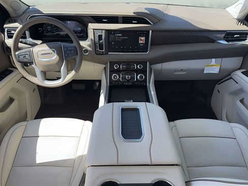 Used 2023 GMC Yukon XL Denali AWD/4WD image 15