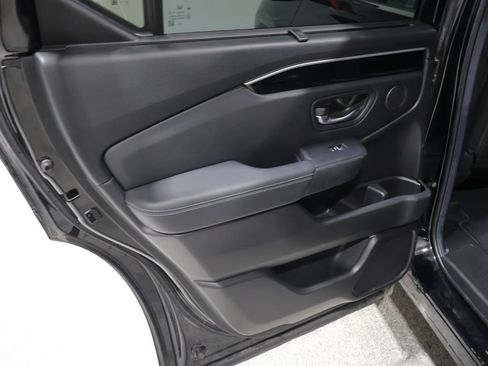 Used 2025 Honda Pilot EX-L image 18