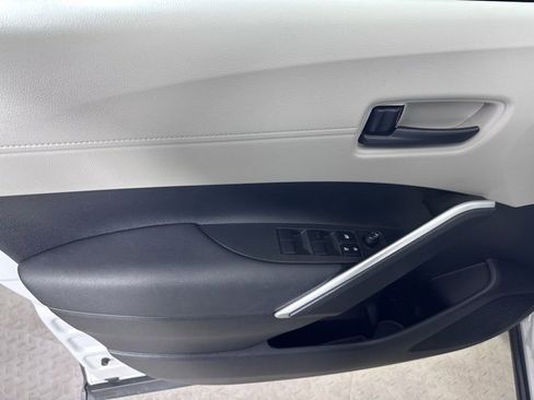 Used 2022 Toyota Corolla Cross LE image 18