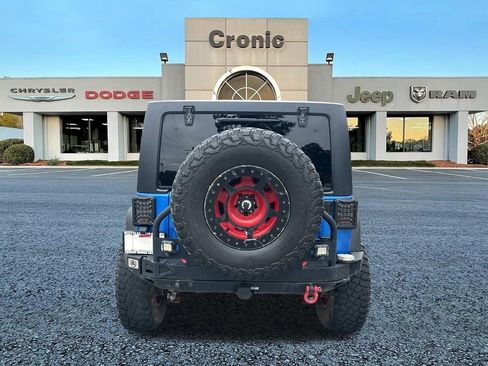 Used 2015 Jeep Wrangler Unlimited Rubicon w/ Connectivity Group AWD/4WD image 4