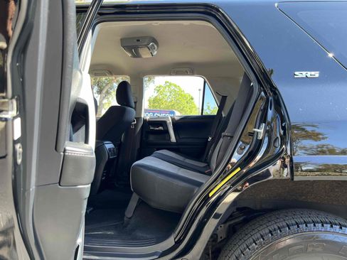 Used 2014 Toyota 4Runner SR5 image 45