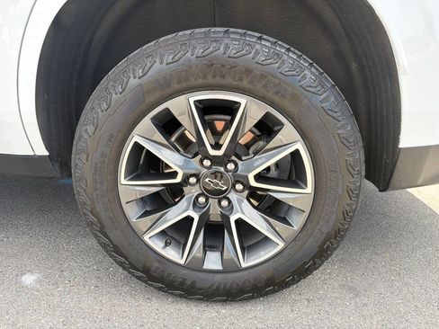 Used 2024 Chevrolet Tahoe Z71 w/ Z71 Off-Road Package AWD/4WD image 7