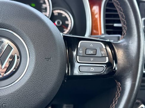 Used 2013 Volkswagen Beetle Turbo FWD image 17