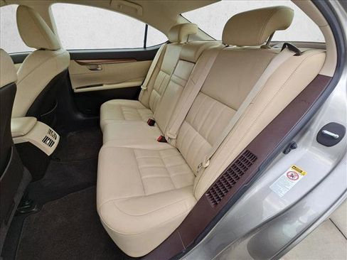 Used 2017 Lexus ES 300h w/ Luxury Package image 18