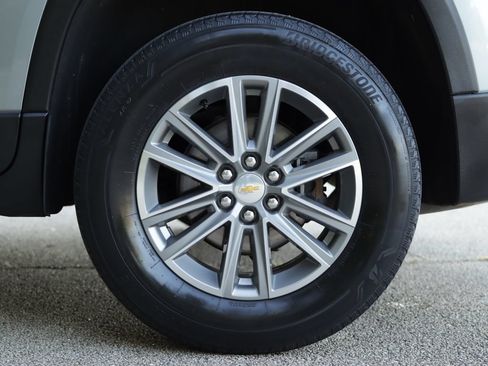 Used 2023 Chevrolet Traverse LT FWD image 39