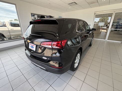 Used 2024 Chevrolet Equinox LT FWD image 8