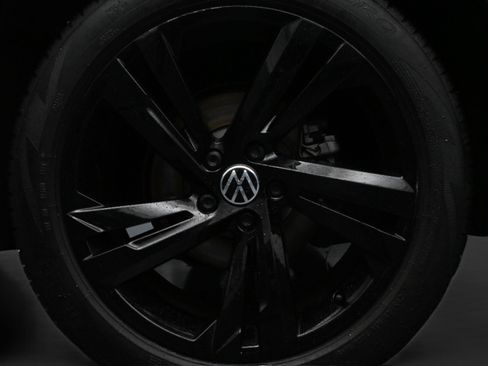 Used 2023 Volkswagen Tiguan SE R-Line image 10