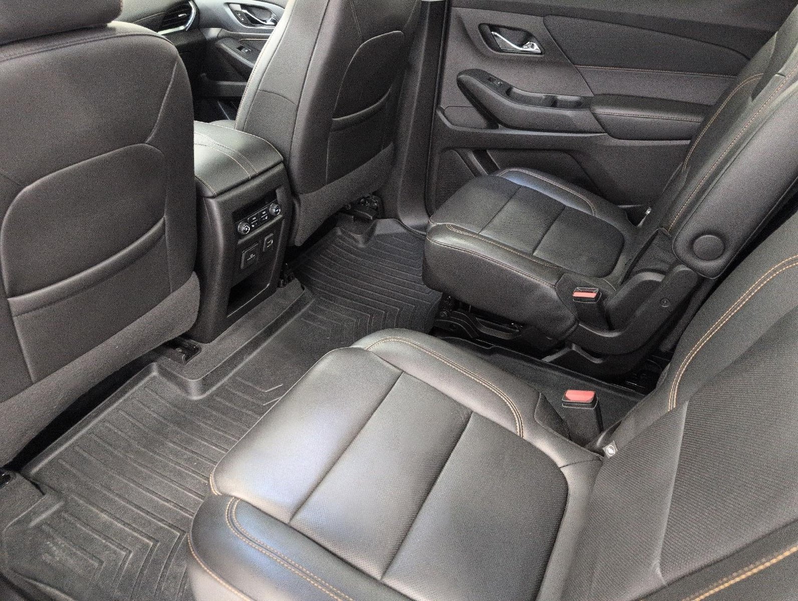 Used 2021 Chevrolet Traverse Premier w/ Redline Edition AWD/4WD image 23