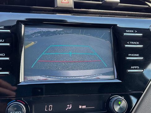 Used 2020 Toyota Camry SE FWD image 28