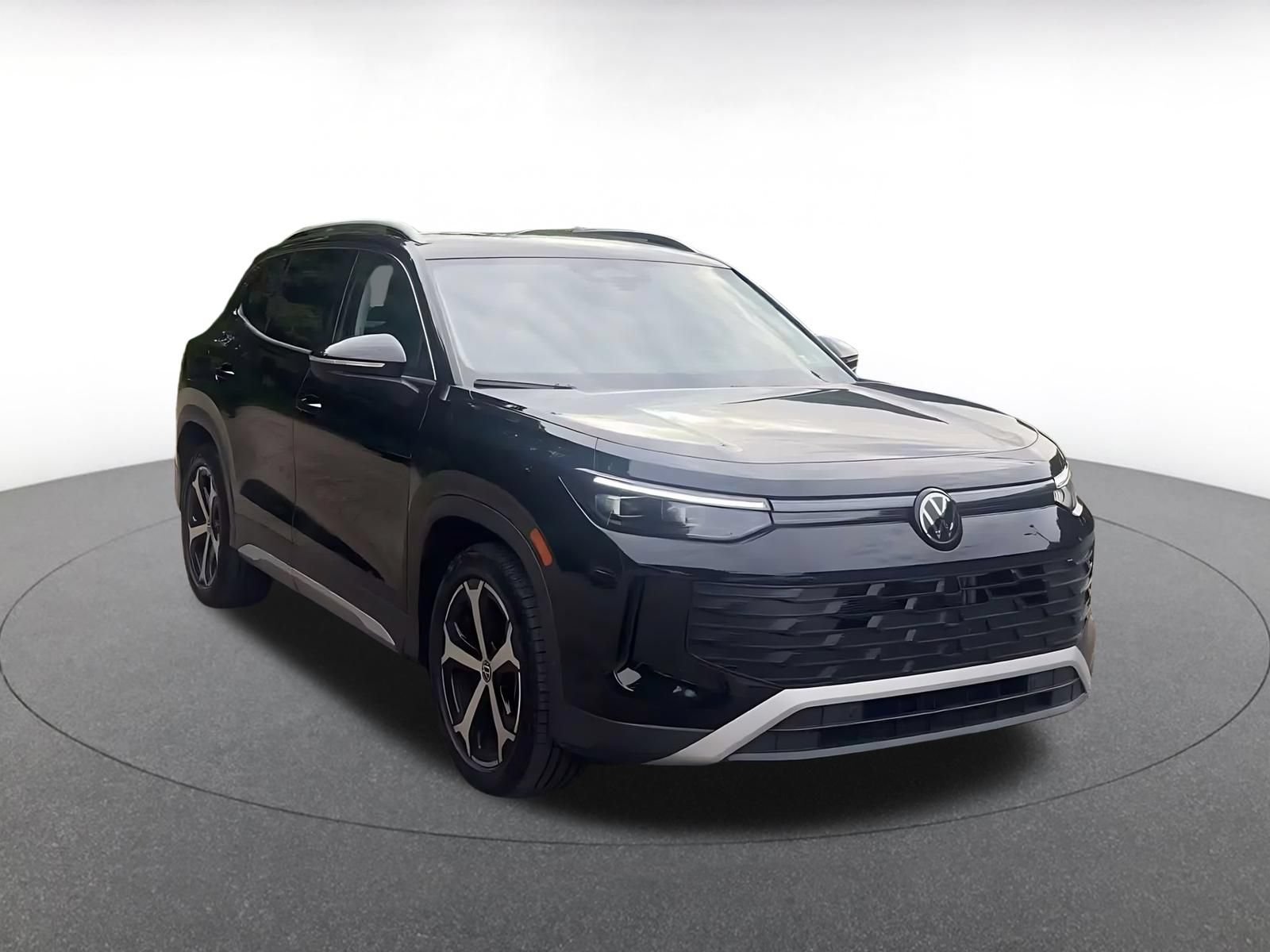 Used 2026 Volkswagen Tiguan SE FWD image 3