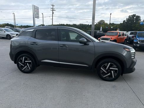 Used 2025 Nissan Kicks SV FWD image 5