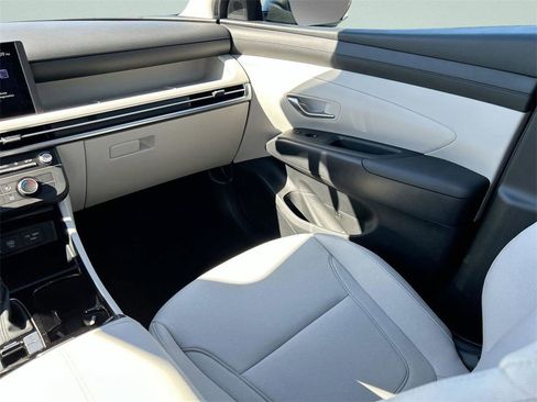 New 2026 Hyundai Tucson SE image 15