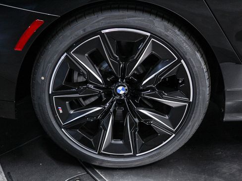 New 2026 BMW 740i w/ Premium Package RWD image 8