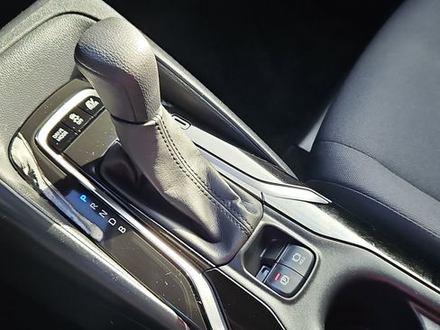 Used 2020 Toyota Corolla LE image 17