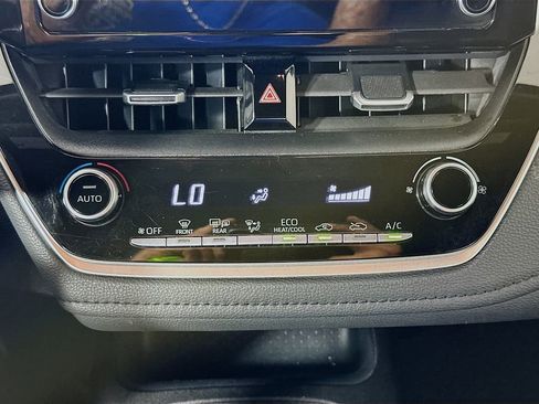 Used 2020 Toyota Corolla SE image 18