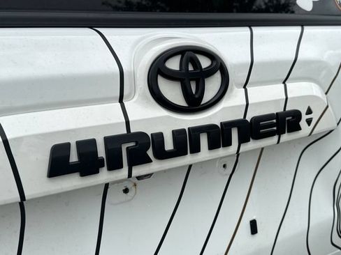 Used 2022 Toyota 4Runner SR5 Premium w/ Moonroof Package AWD/4WD image 15