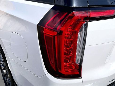 Used 2023 GMC Yukon Denali Ultimate AWD/4WD image 31