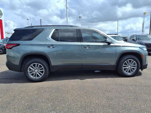 Used 2023 Chevrolet Traverse LT FWD image 9