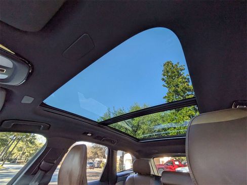 Certified 2023 Volvo XC60 B5 Ultimate w/ Protection Package Premier image 22