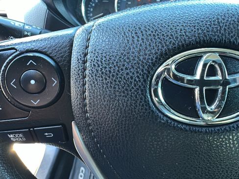 Used 2014 Toyota Corolla LE image 19