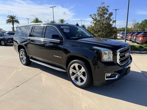 Used 2019 GMC Yukon XL SLE w/ Convenience Package image 4