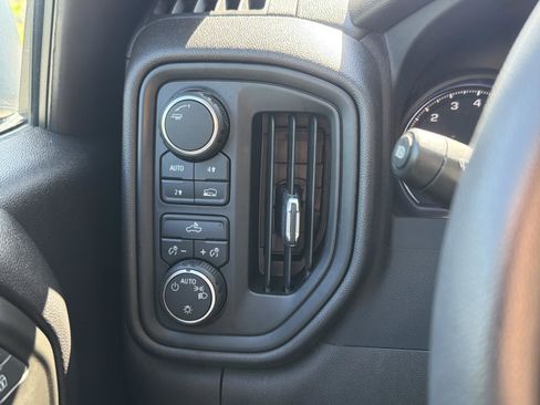 Used 2022 Chevrolet Silverado 1500 Custom image 13