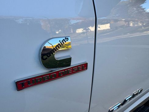 Used 2024 RAM 2500 Laramie AWD/4WD image 2