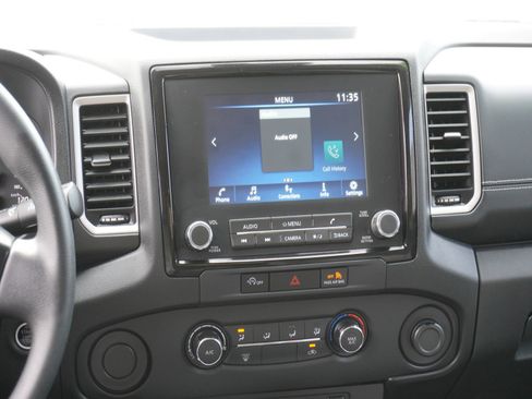 Used 2024 Nissan Frontier SV image 15