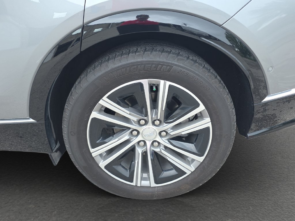 Used 2024 Cadillac Lyriq Luxury AWD/4WD image 5