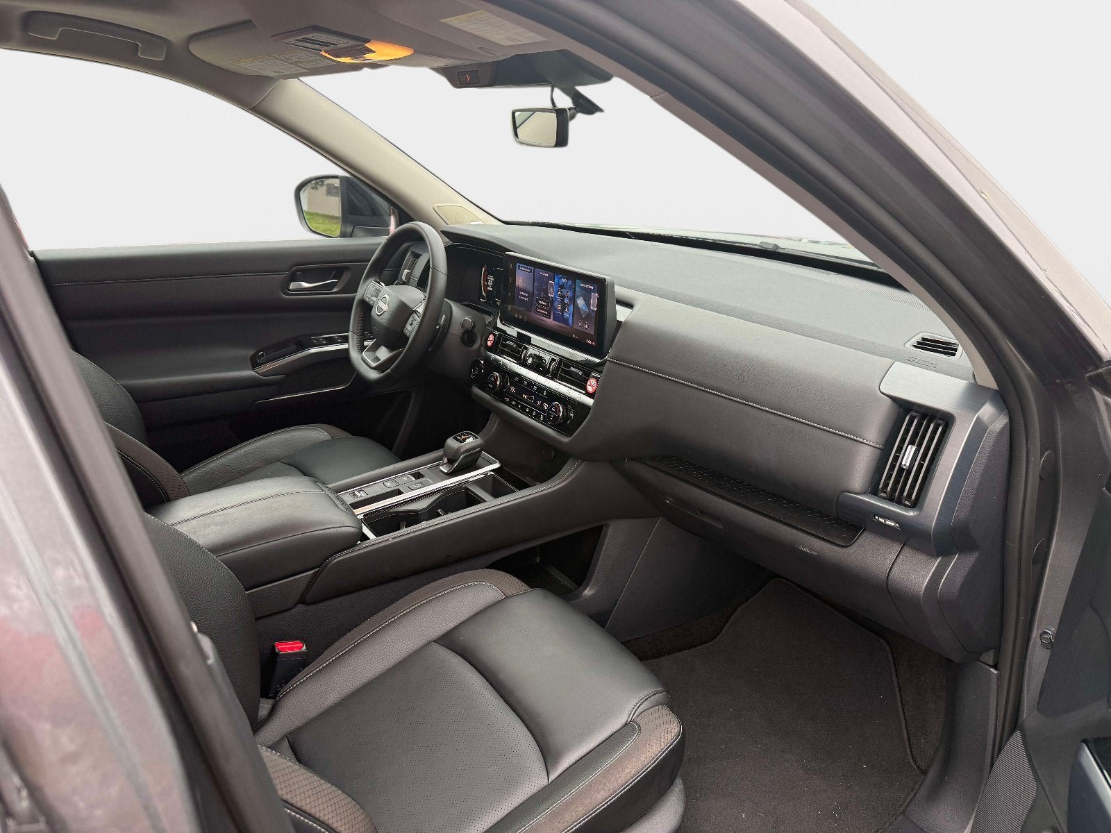 Certified 2026 Nissan Pathfinder SL w/ SL Premium Package FWD image 11