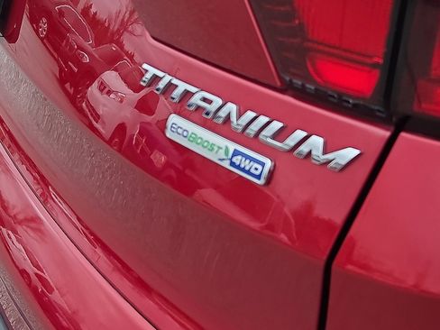 Used 2019 Ford Escape Titanium image 8