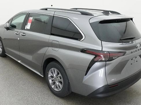New 2026 Toyota Sienna XLE image 38