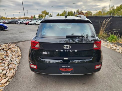 Certified 2024 Hyundai Venue SEL image 4