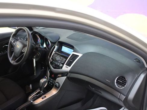 Used 2015 Chevrolet Cruze LT FWD image 12