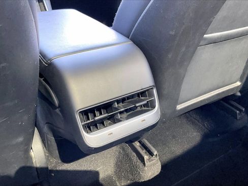 Used 2020 Tesla Model Y Long Range AWD/4WD image 29