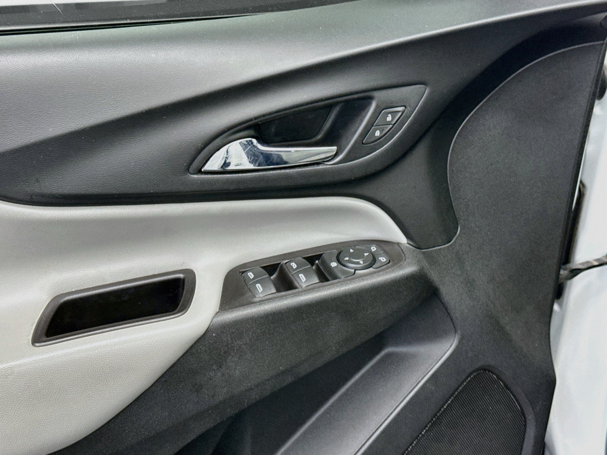 Used 2020 Chevrolet Equinox LS w/ LS Convenience Package FWD image 15