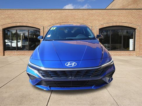 New 2025 Hyundai Elantra Sport image 9