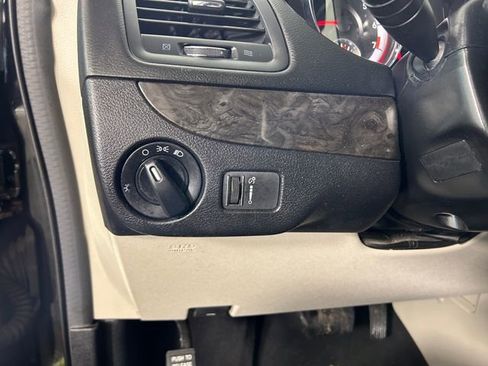 Used 2020 Dodge Grand Caravan SE FWD image 18