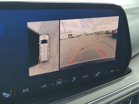 Used 2025 Chevrolet Suburban Z71 AWD/4WD image 19