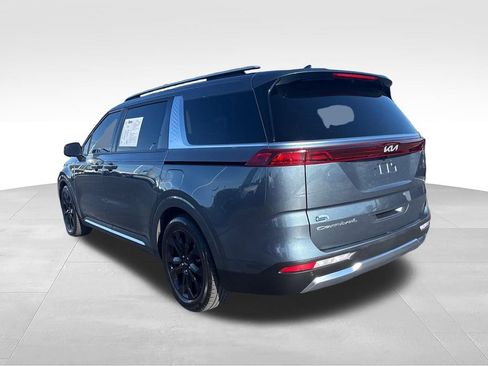 Used 2022 Kia Carnival SX FWD image 3