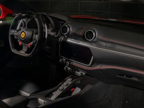 Used 2019 Ferrari Portofino image 10