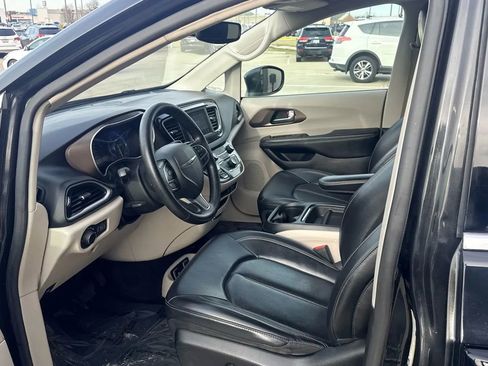 Used 2020 Chrysler Voyager Lxi image 10