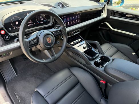 Used 2026 Porsche Cayenne AWD/4WD image 4