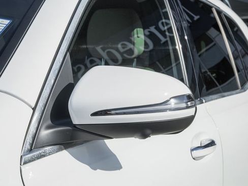 Used 2022 Mercedes-Benz GLB 250 4MATIC image 16