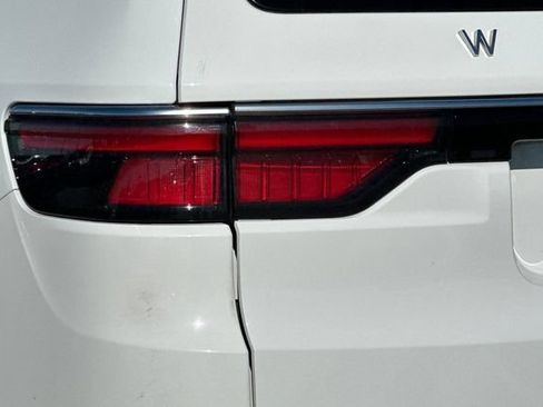 Certified 2024 Jeep Wagoneer L 4WD image 27