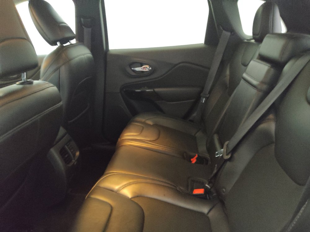 Used 2019 Jeep Cherokee Latitude Plus AWD/4WD image 18
