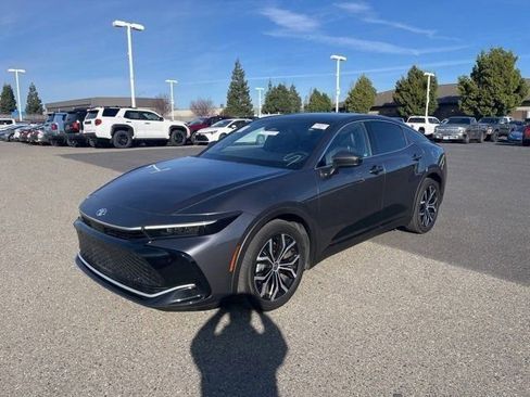 Used 2024 Toyota Crown Limited image 3