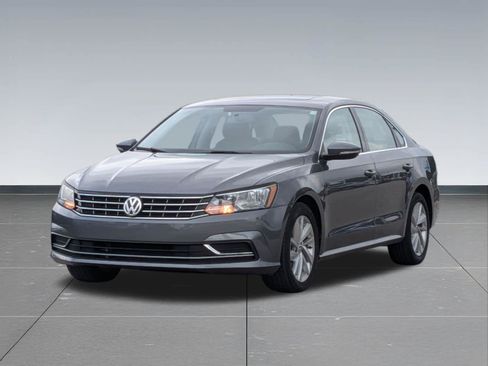 Used 2018 Volkswagen Passat 2.0T SE FWD image 10
