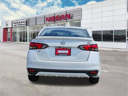 New 2025 Nissan Versa SR w/ Trunk Package image 4